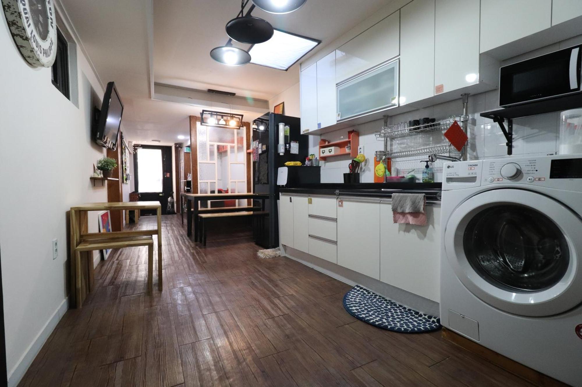 Just4U Guesthouse Сеул Екстериор снимка