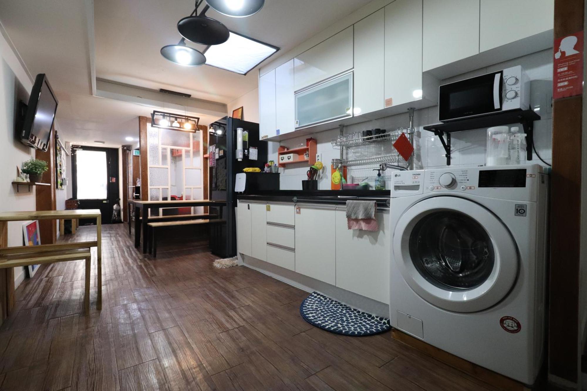 Just4U Guesthouse Сеул Екстериор снимка