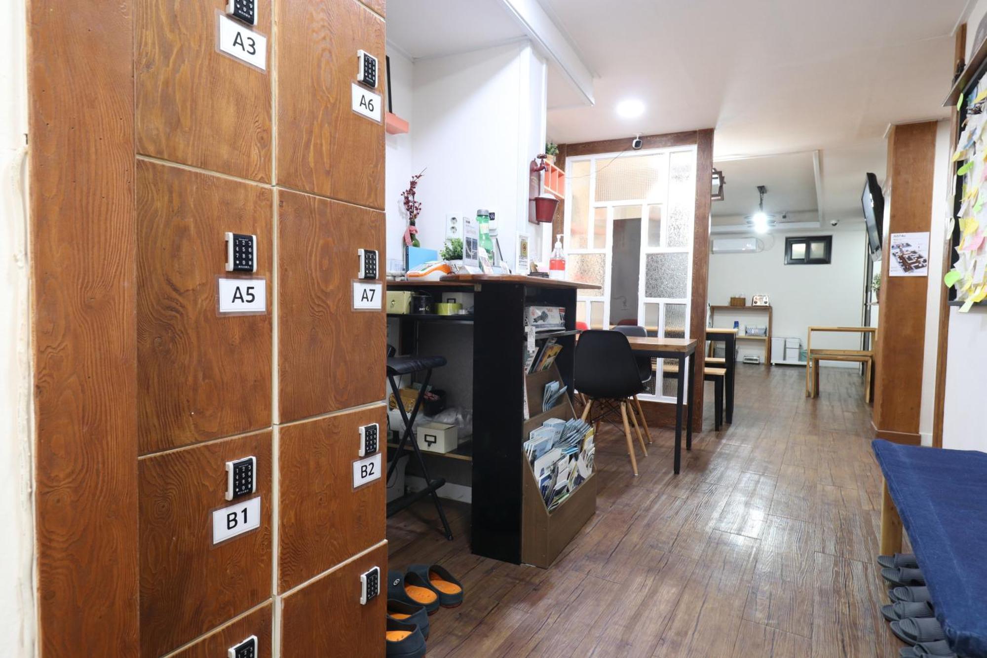Just4U Guesthouse Сеул Екстериор снимка
