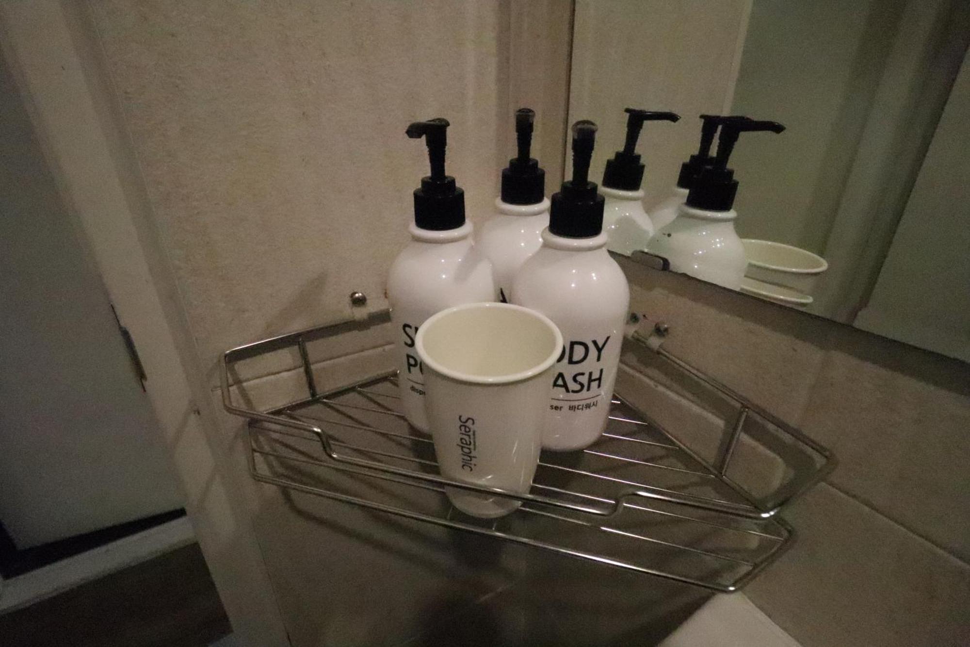 Just4U Guesthouse Сеул Екстериор снимка