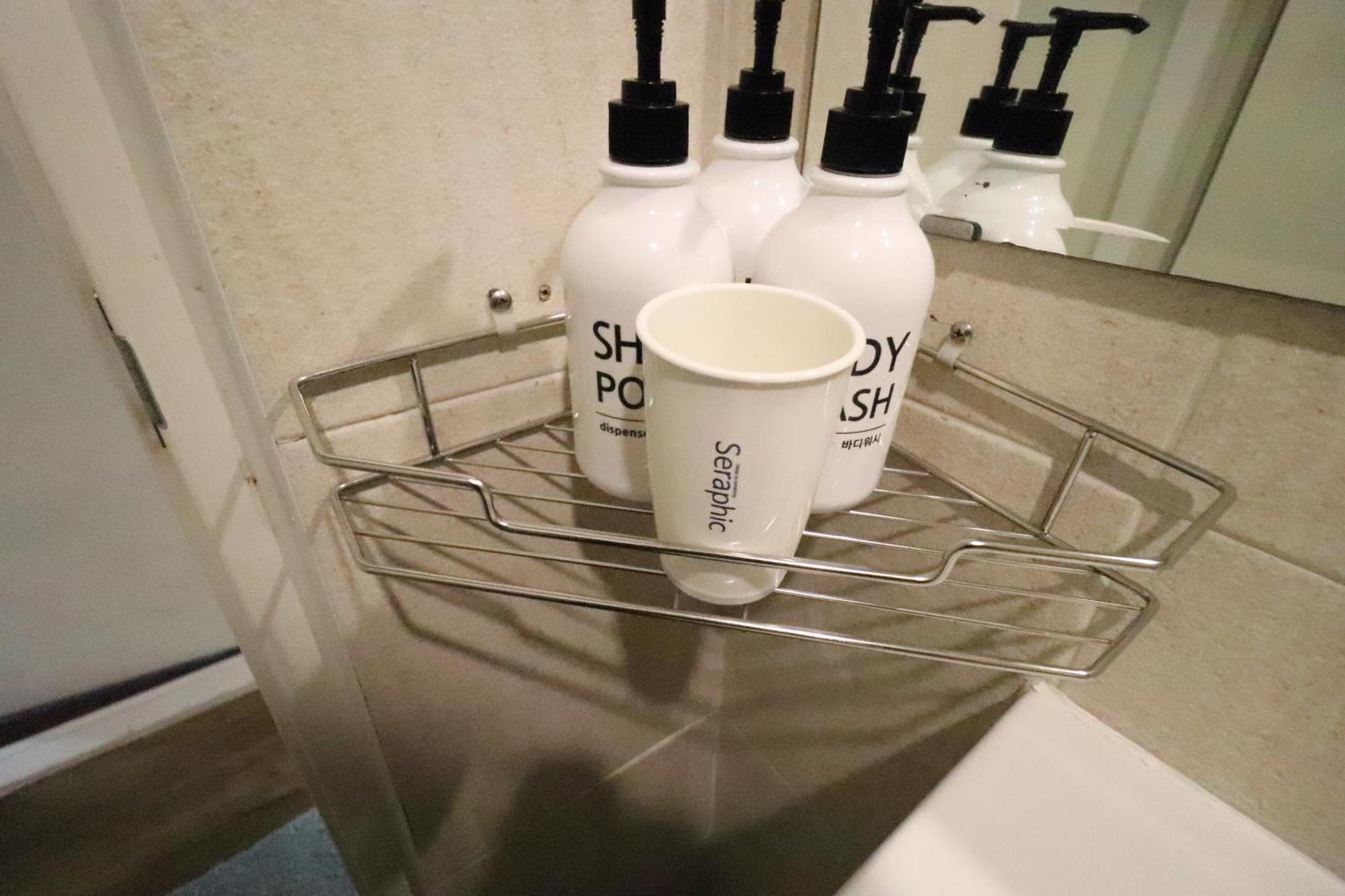 Just4U Guesthouse Сеул Екстериор снимка
