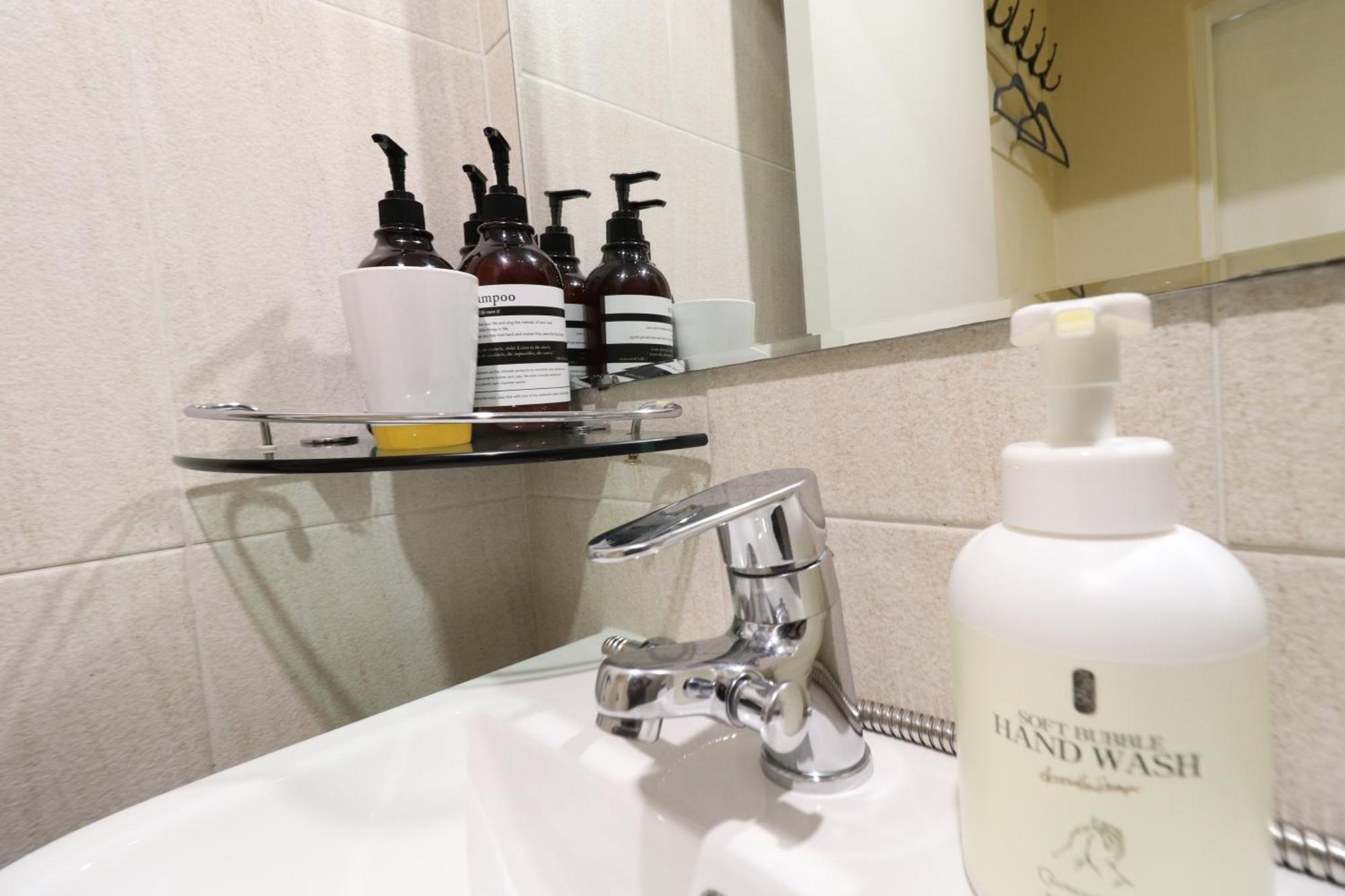 Just4U Guesthouse Сеул Екстериор снимка