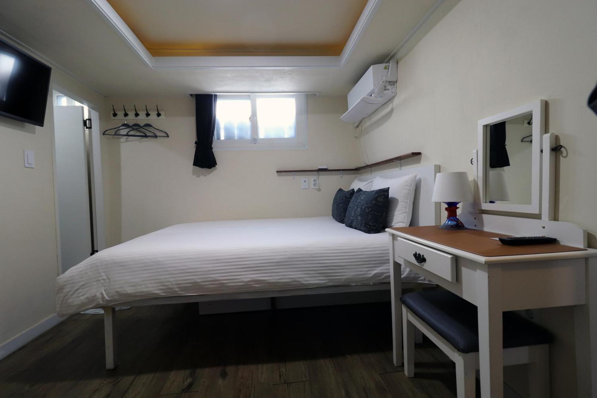 Just4U Guesthouse Сеул Екстериор снимка