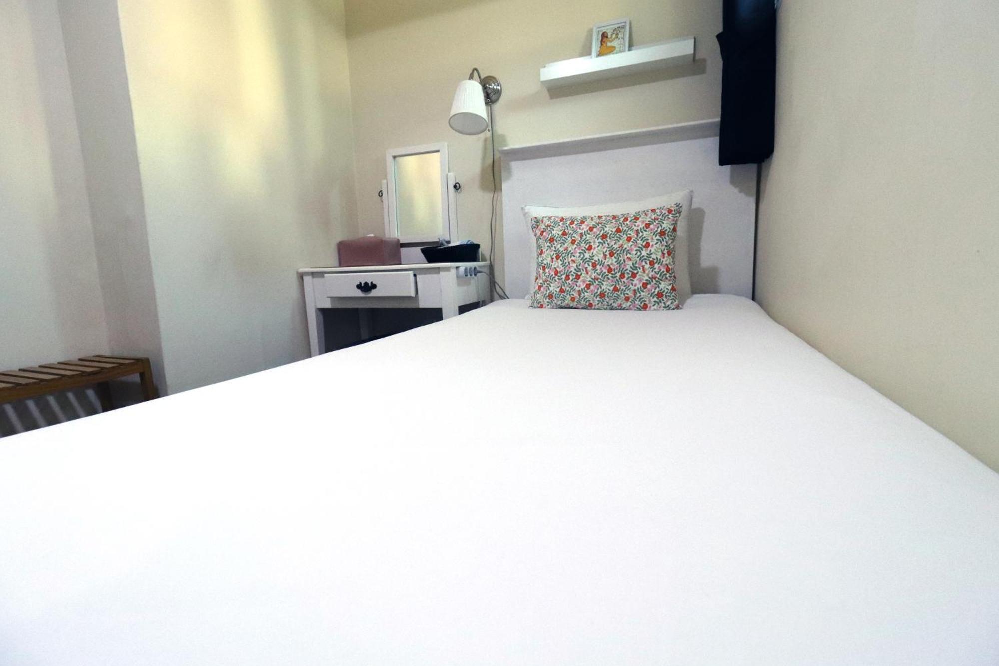 Just4U Guesthouse Сеул Екстериор снимка