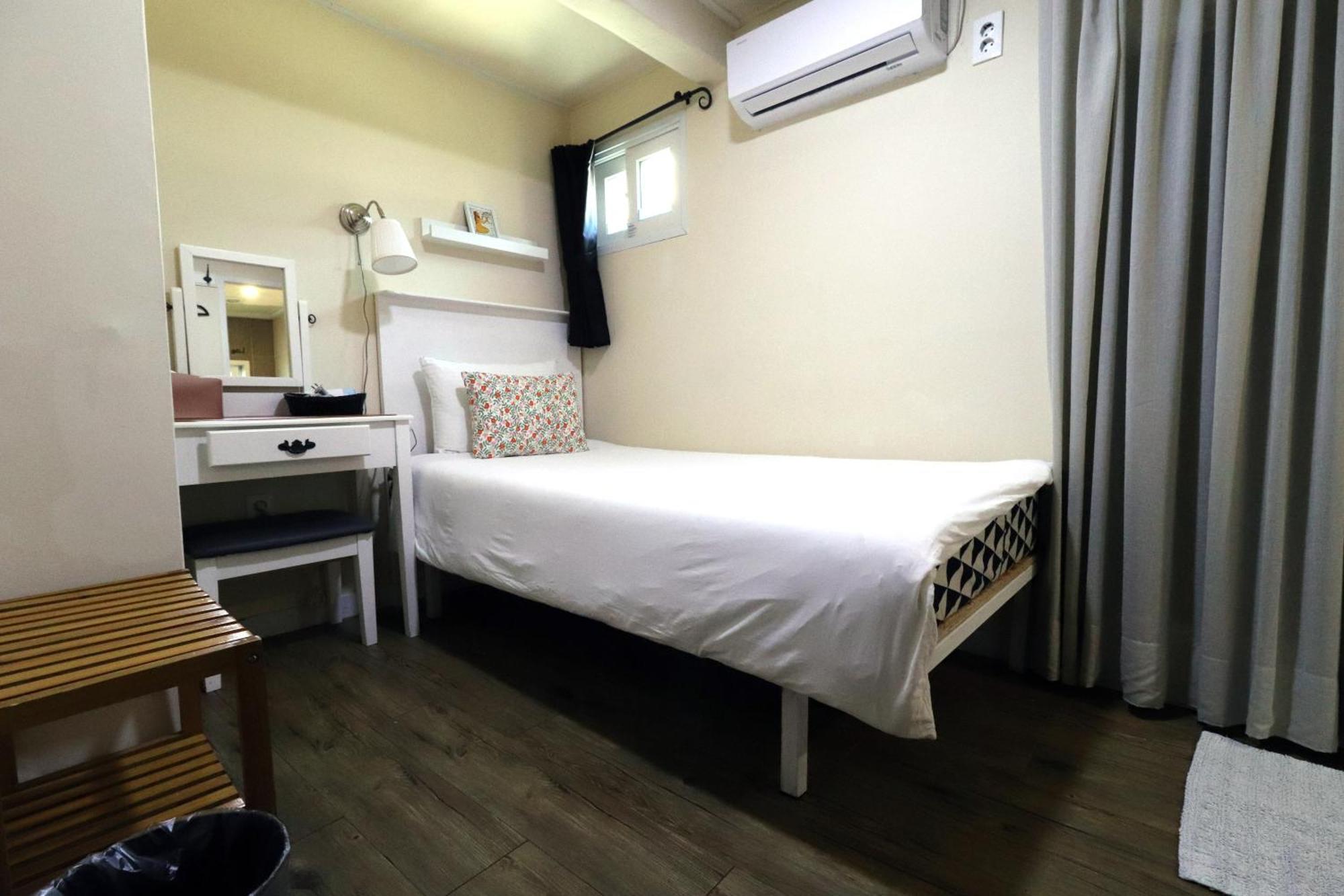 Just4U Guesthouse Сеул Екстериор снимка